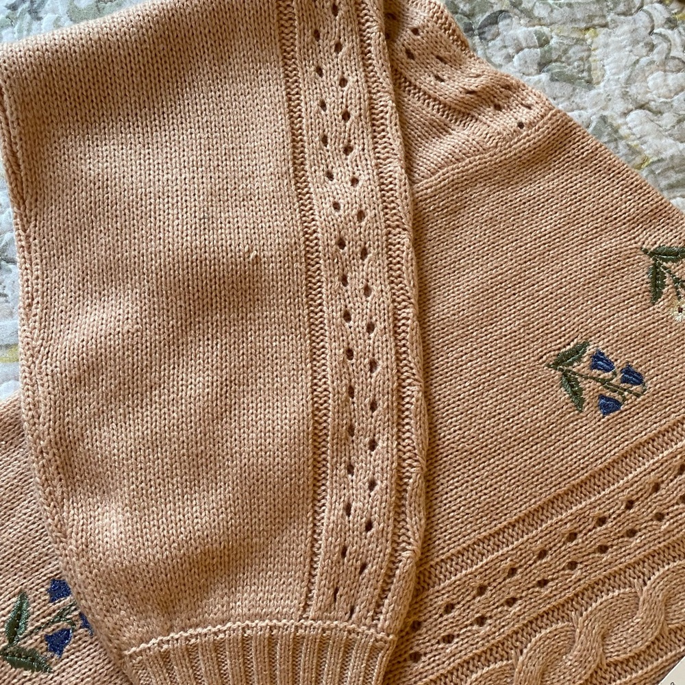 H&M sweater I’m a soft pink. Retail $49.99 BNWT - Picture 6 of 8